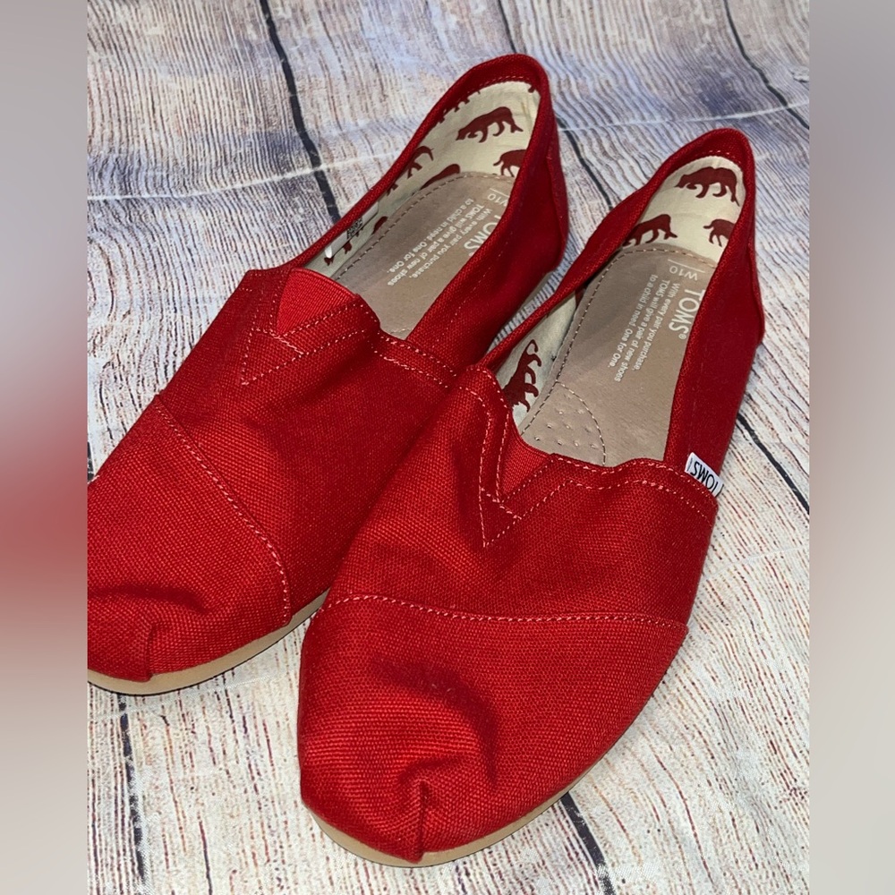TOMS Classic Red Canvas Size 10W